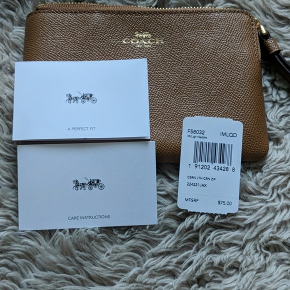 NWT Coach corner zip - Picture 3 of 4